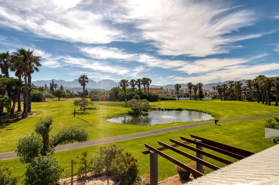 To Let 6 Bedroom Property for Rent in Greenways Golf Estate Western Cape
